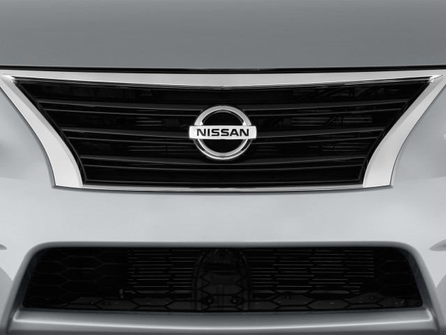 2014-nissan-sentra-4-door-sedan-i4-cvt-sr-grille_100452140_m