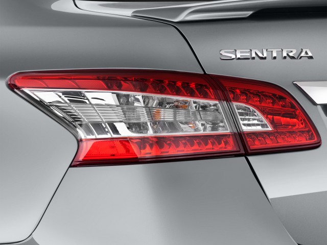 2014-nissan-sentra-4-door-sedan-i4-cvt-sr-tail-light_100452147_m