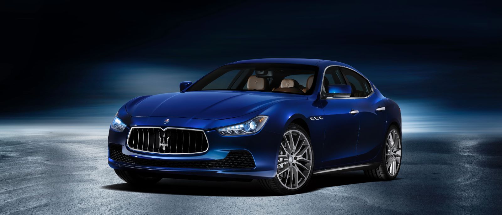 Maserati-Ghibli-3-4-anteriore-blu