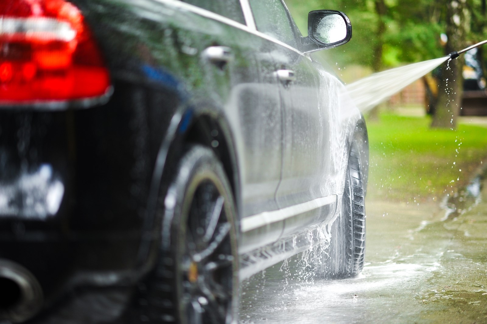 لتنظيف سيارتك من آثار المطر بنفسك .. إليك هذه الخطوات