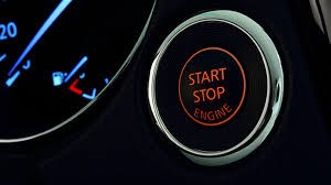 ماذا يحدث اذا قمت بالضغط على مفتاح start  خلال قيادة السيارة؟