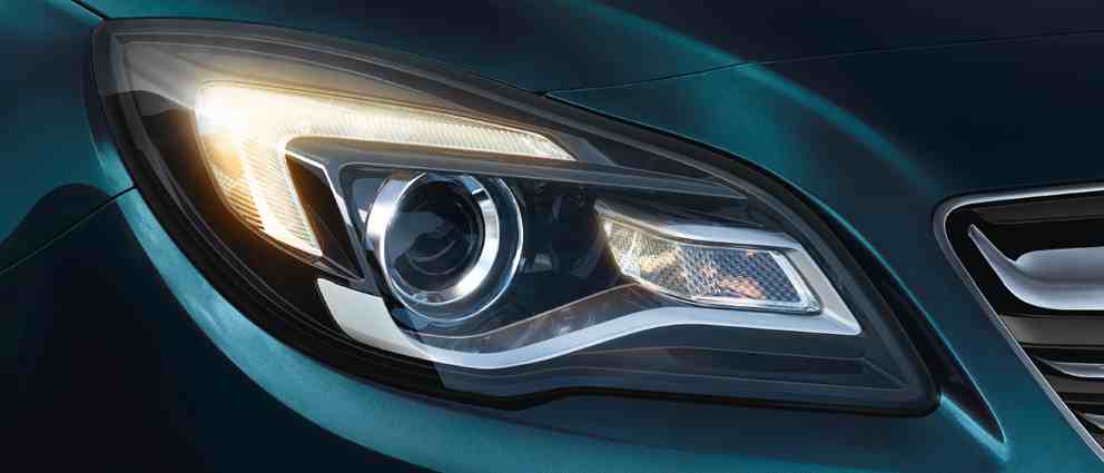 Opel_Insignia_bi-halogen_headlamps_with_bulb_DRL_992x425_ins14_e01_105