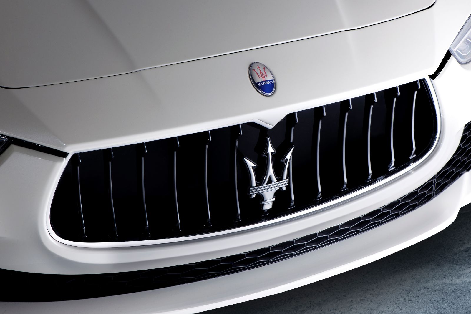 Maserati-Ghibli-dettaglio-calandra